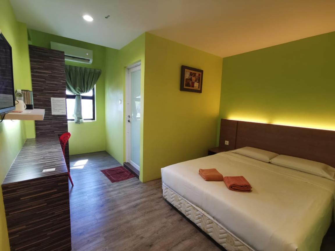 Walk Inn Мири Екстериор снимка