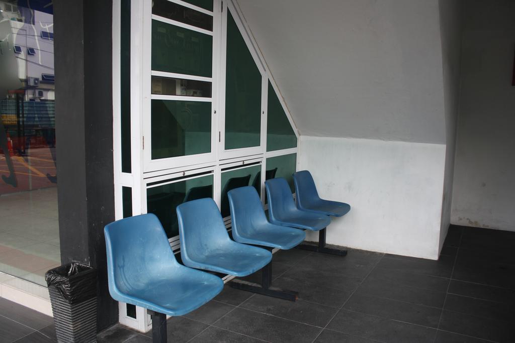 Walk Inn Мири Екстериор снимка