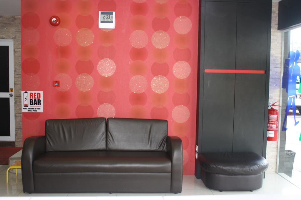 Walk Inn Мири Екстериор снимка