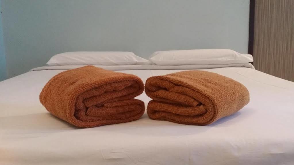 Walk Inn Мири Екстериор снимка