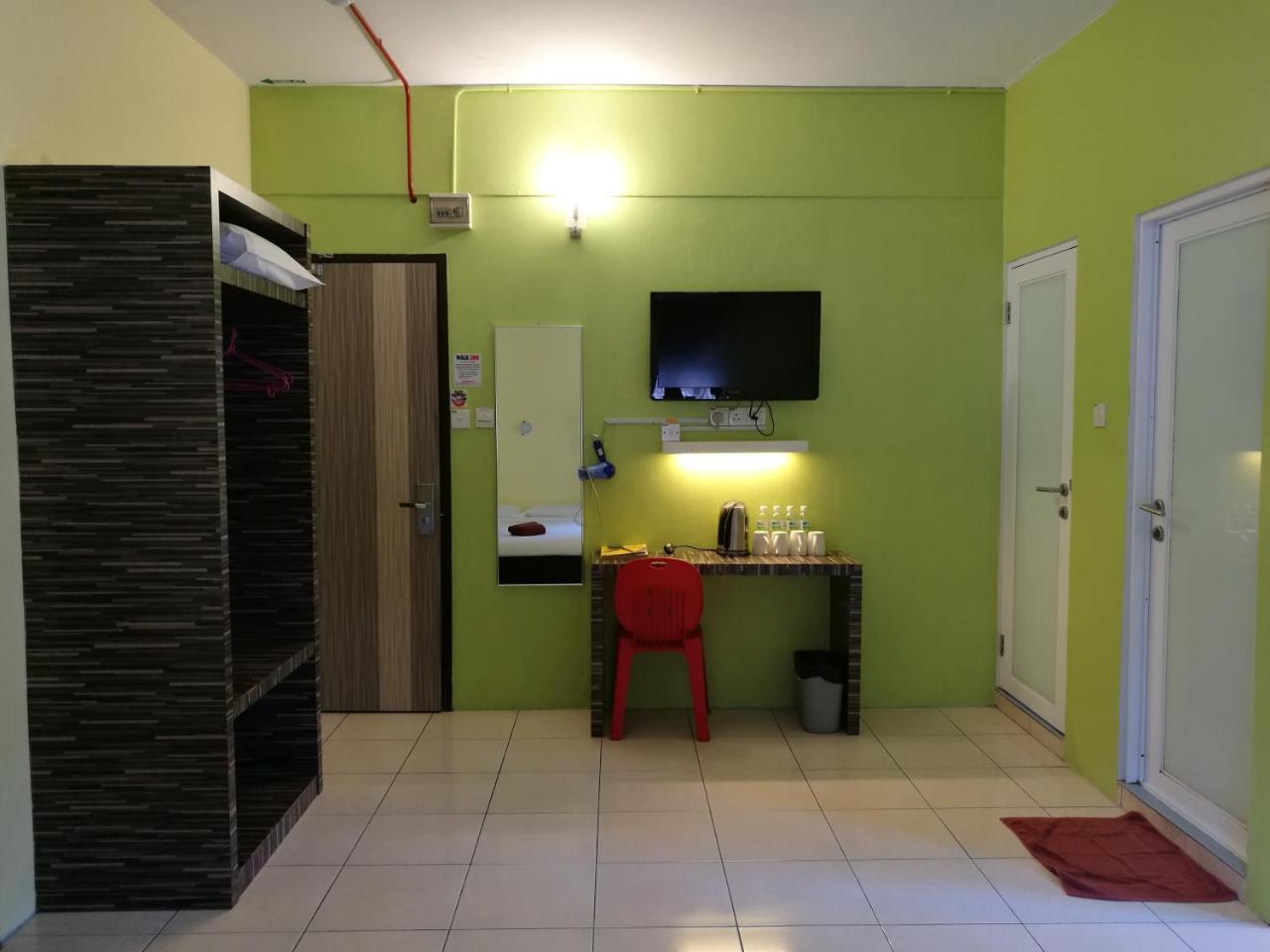 Walk Inn Мири Екстериор снимка